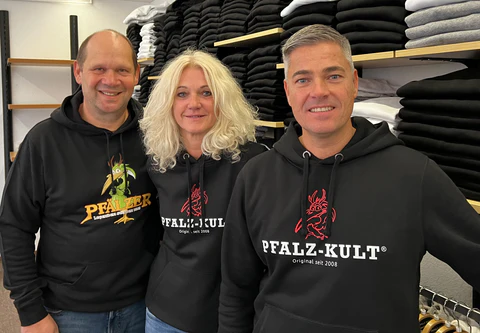 Das Team der Textildruckerei eshop, in Bad Dürkheim – Ihre Experten für Stickerei und Textilveredelung.