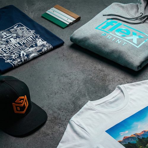 Übersicht Textildruck-Verfahren: Siebdruck auf T-Shirt, Flexdruck auf Hoodie, 3D-Stickerei auf Cap und Digitaldruck – professionelle Textilveredelung.